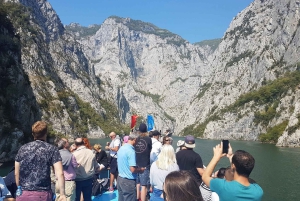 Från Shkodra Center: Shala-flodkryssning – buss- och båttur