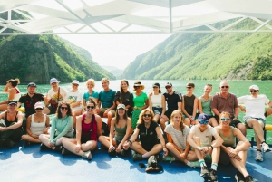 Från Shkodra Center: Shala-flodkryssning – buss- och båttur