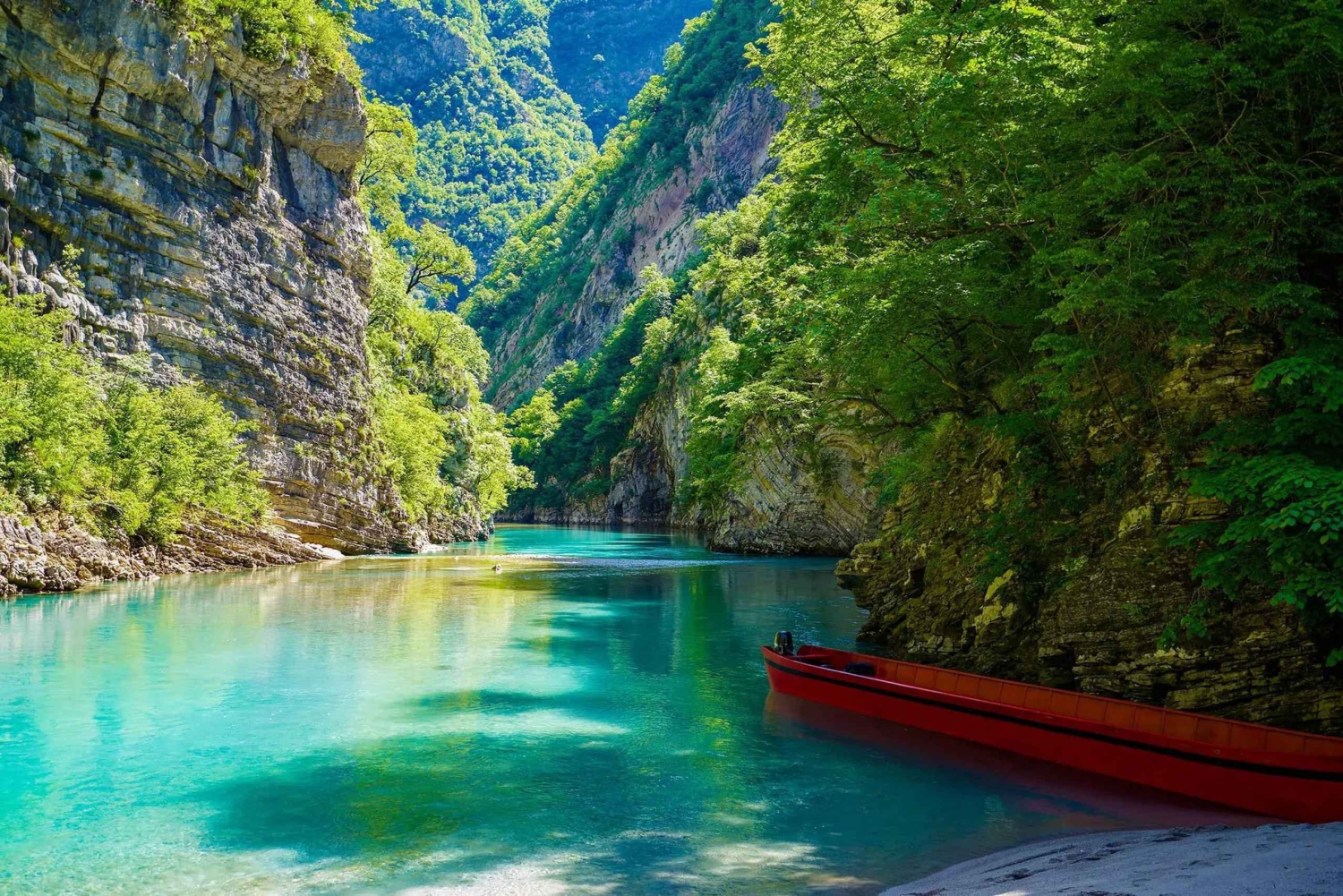 Fra Tirana: 2-dages tur til Komani-søen, Shala-floden og Theth