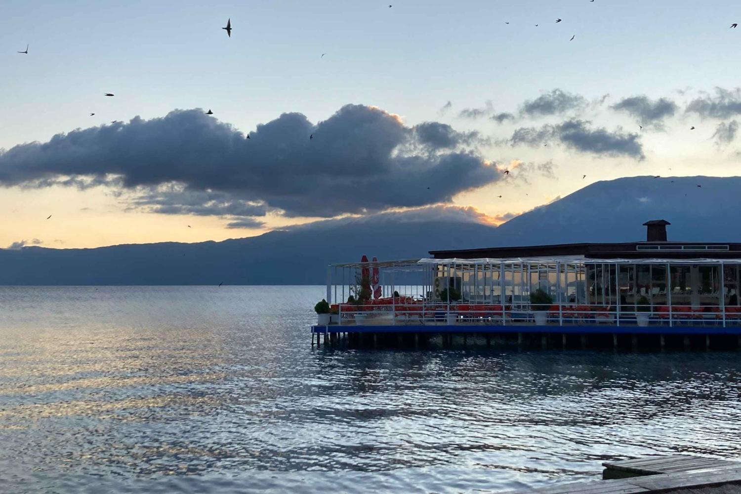 Tiranasta: Päiväretki Korcaan, Pogradeciin ja Ohrid-järvelle.