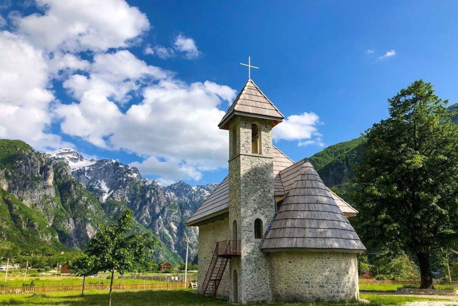 ティラナ/ドゥラス/ゴーレム発：テス、ブルーアイ、滝ツアー