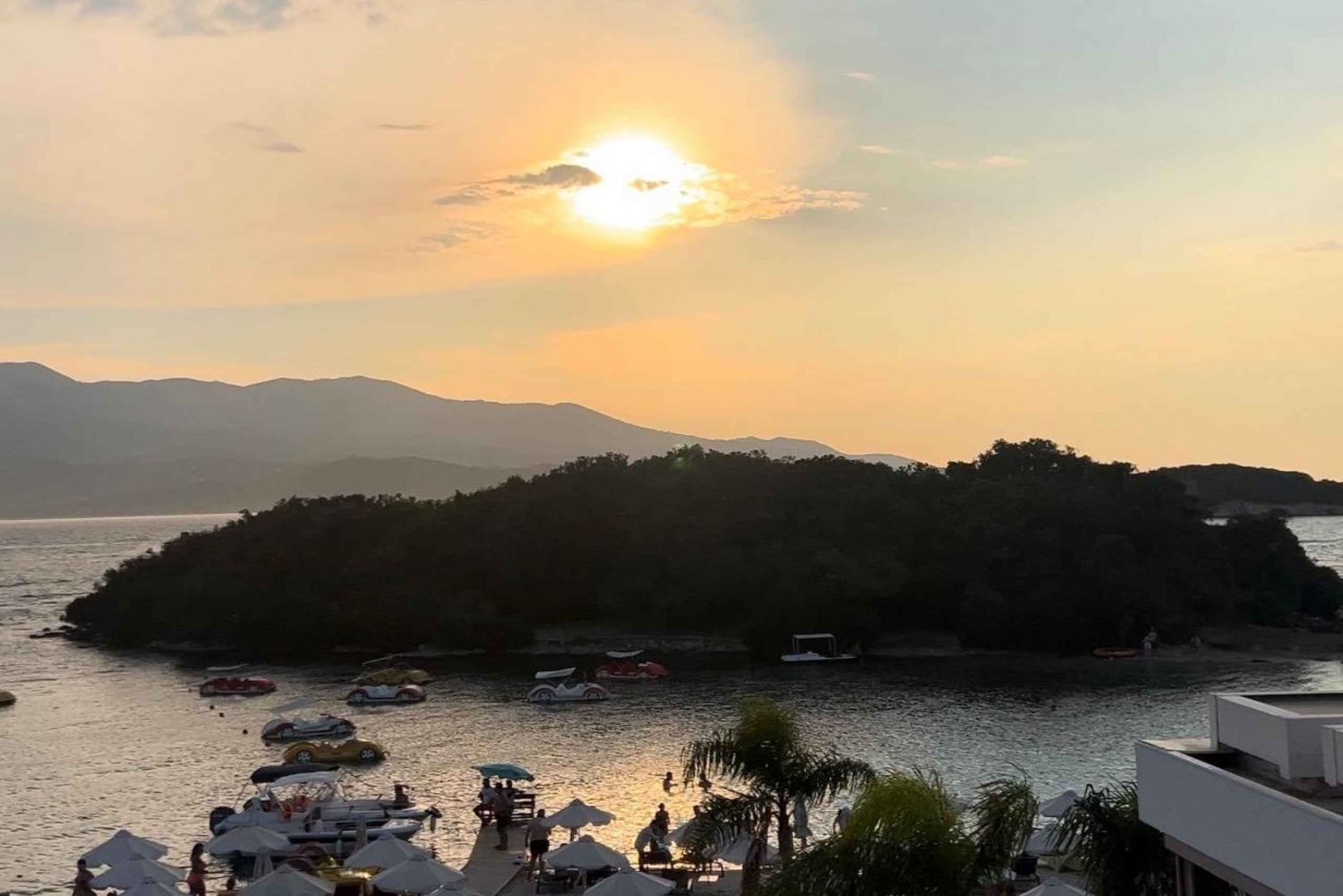 Tirana/Durres/Golem: Dagsudflugt til Saranda, Ksamil, Det Blå Øje og slottet