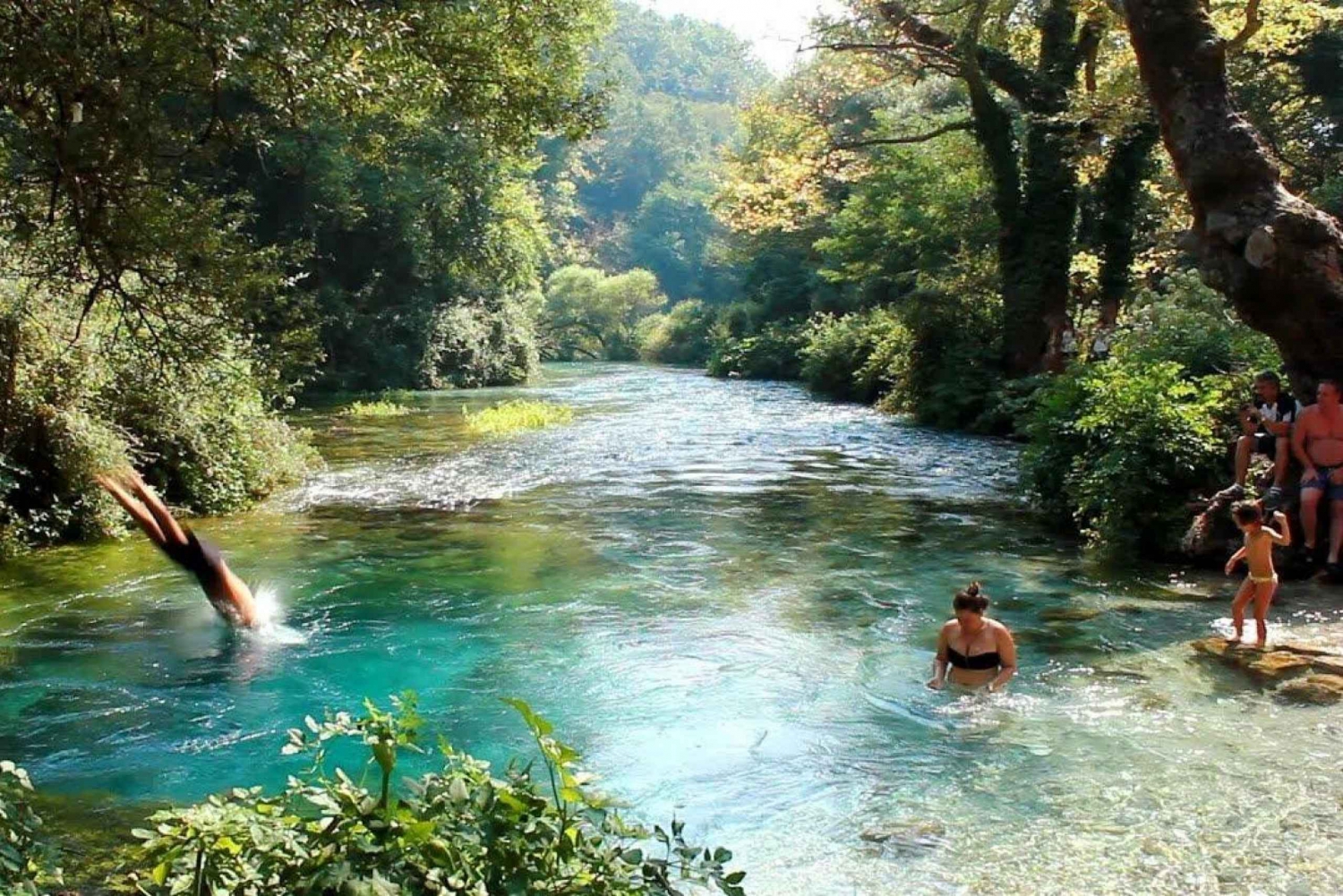 Da Tirana / Durresi: Tour di un giorno di Gjirokaster e Blue Eye