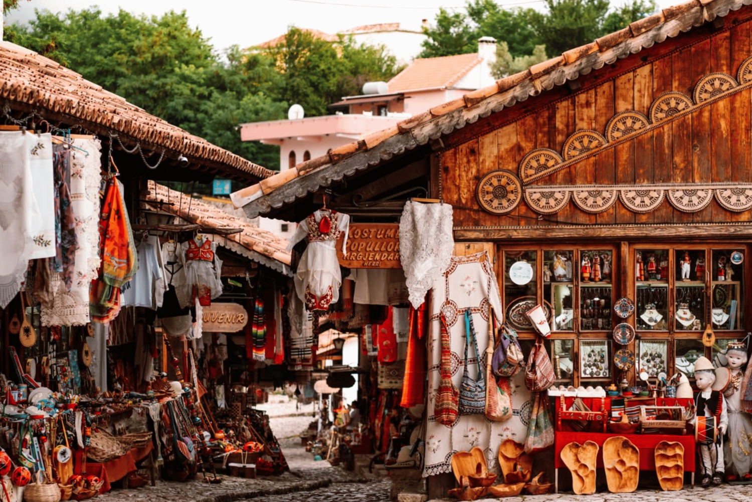 De Tirana e Durres: Pëllumbas, Erzen Canyon e Petrela