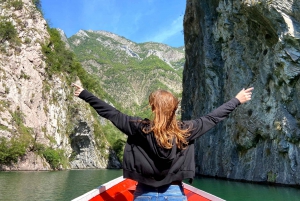 Fra Tirana/Shkodra: Dagsudflugt til Komani-søen og Shala-floden