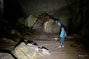 Depuis Tirana : Randonnée vers la grotte de Pellumbas et visite du canyon