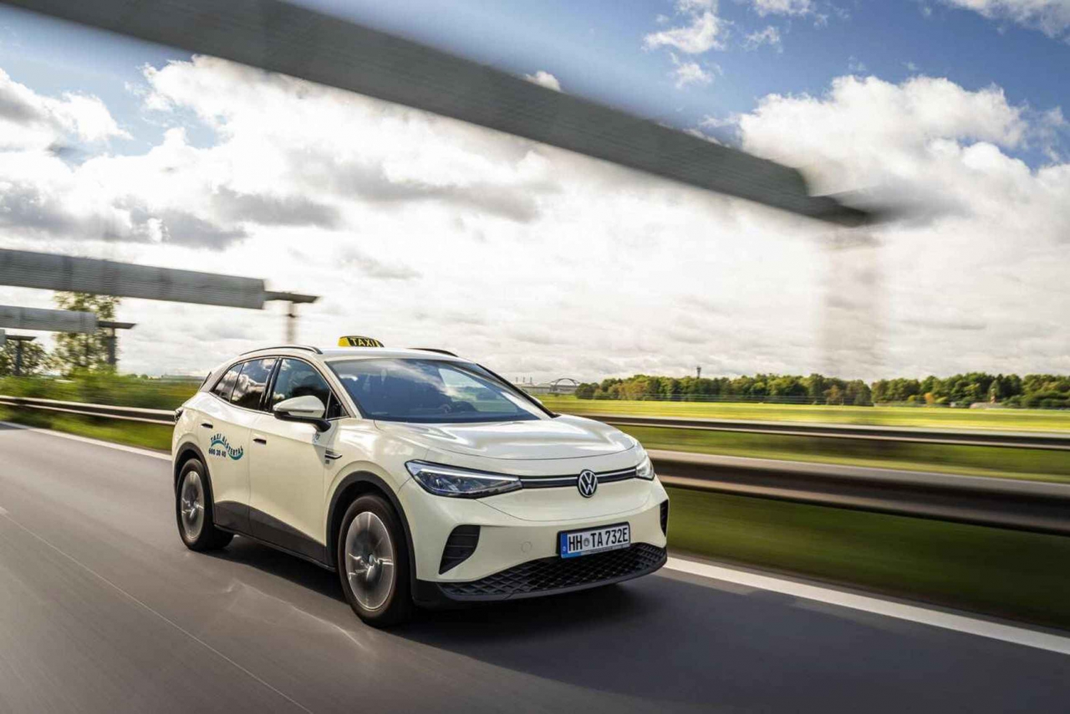 Desde Tirana: traslado privado al aeropuerto ↔ al hotel