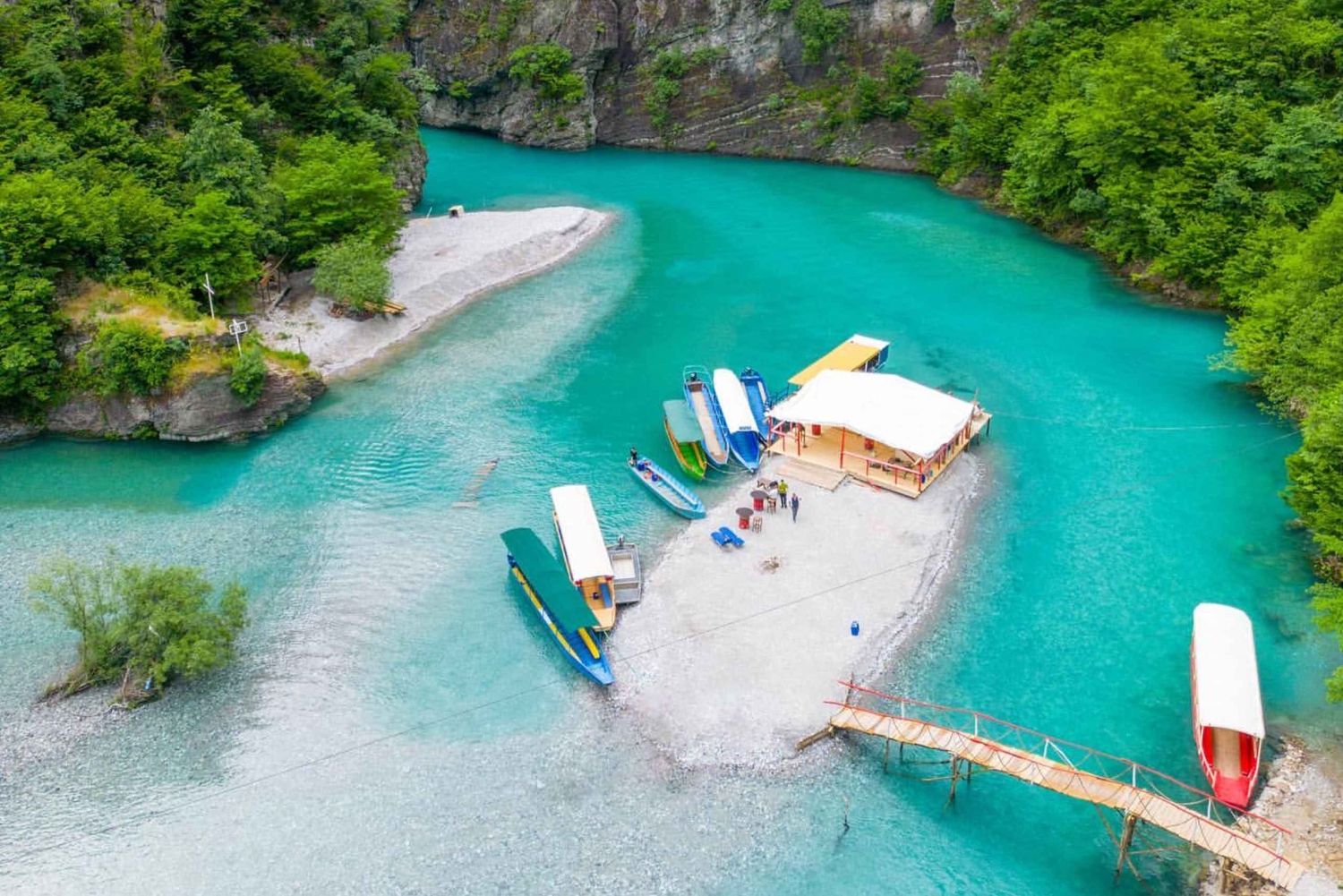 ティラナ発：シャラ川ボートツアー 1日ツアー