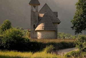 Fra Tirana: 2-dagers tur i liten gruppe til Theth og de albanske Alpene