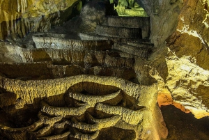 ティラナ発：ホワイトドリンの滝、ジップライン、洞窟ツアーをご案内いたします