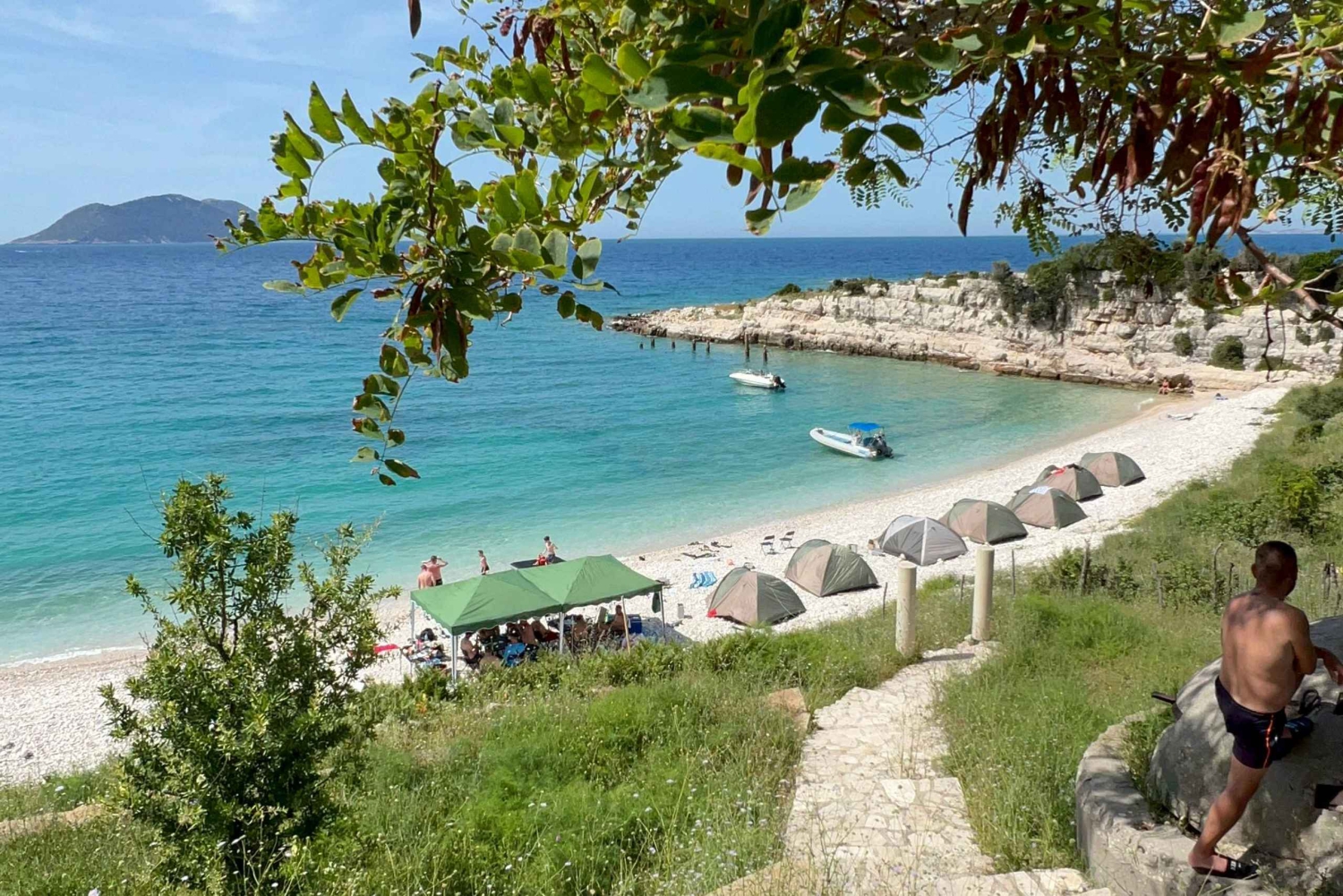 ヴロア発：ハクシ・アリ洞窟＆カラブールン スピードボートツアー