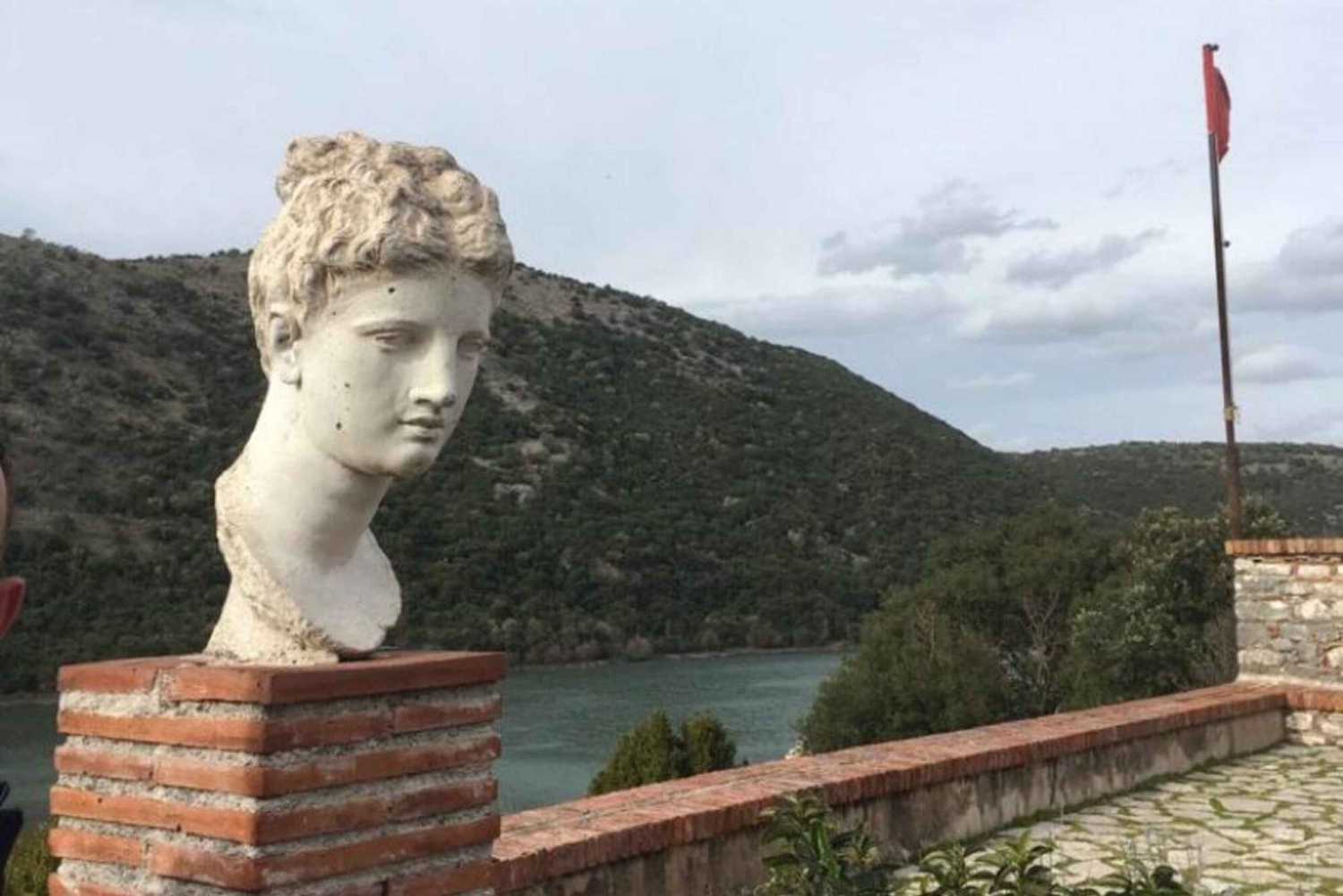 Gjirokastër: maastoajomatka Butrintiin ja Blue Eye Springiin