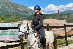 Gjirokaster: excursión todoterreno con paseo a caballo