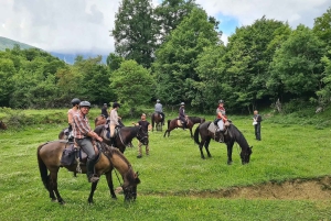 Gjirokaster: excursión todoterreno con paseo a caballo