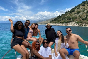 Saranda: rejs łodzią z 6 przystankami + darmowy drink i snorkeling