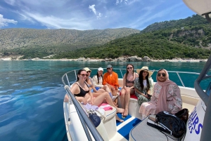 Saranda: rejs łodzią z 6 przystankami + darmowy drink i snorkeling