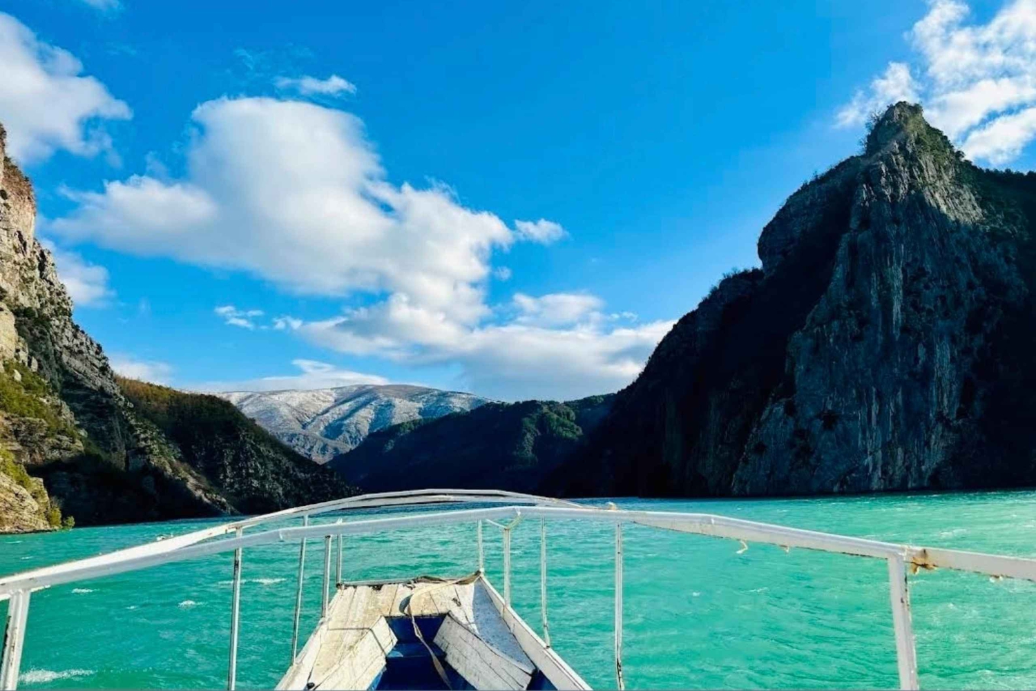 コマニ湖＆シャラ川：プライベートボートツアー（時間は自由に選択可能です）