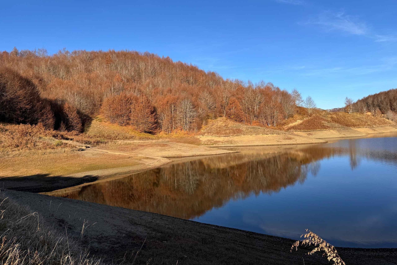 オフロード：ビザ湖とヴァリ洞窟日帰りツアー