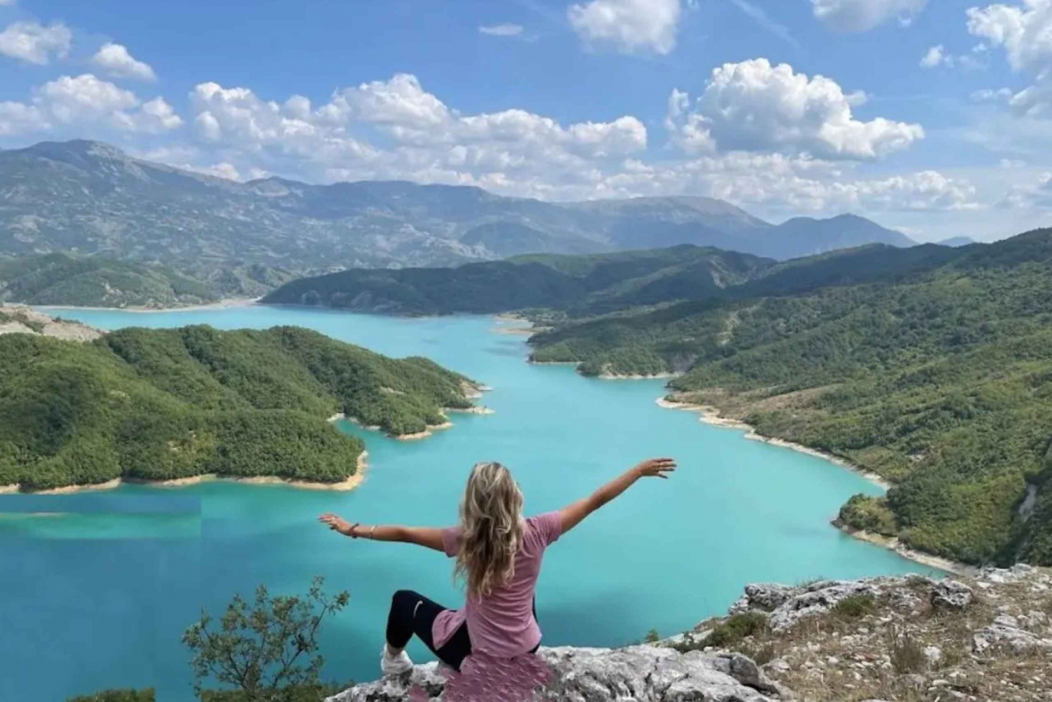 Внедорожник 4x4 с обедом: водопад Сотира, озеро Баня и Берат