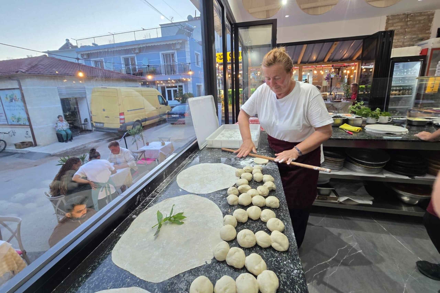 Corso privato di cucina tradizionale albanese Lakror a Ksamil