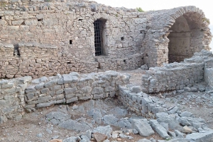 Saranda: comunismo, vistas panorámicas, monasterio y mezquita