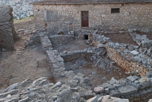 Saranda: comunismo, vistas panorámicas, monasterio y mezquita