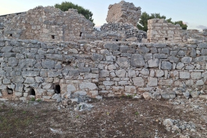 Saranda: comunismo, vistas panorámicas, monasterio y mezquita