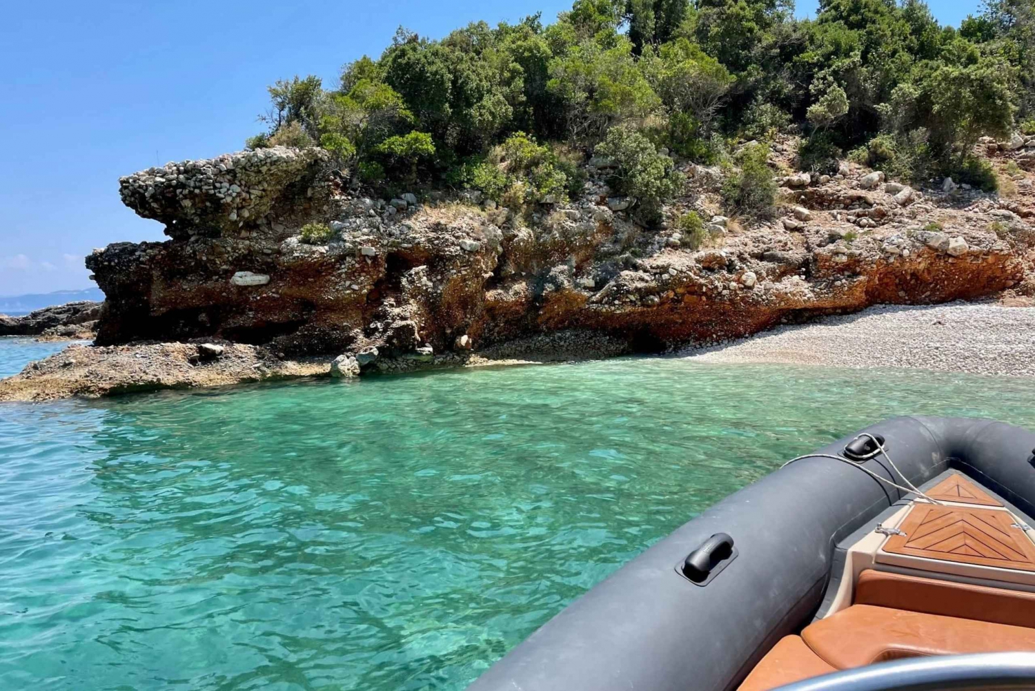 Valona: Isola di Sazan, Grotta di Haxhi Ali e tour in barca a Karaburun