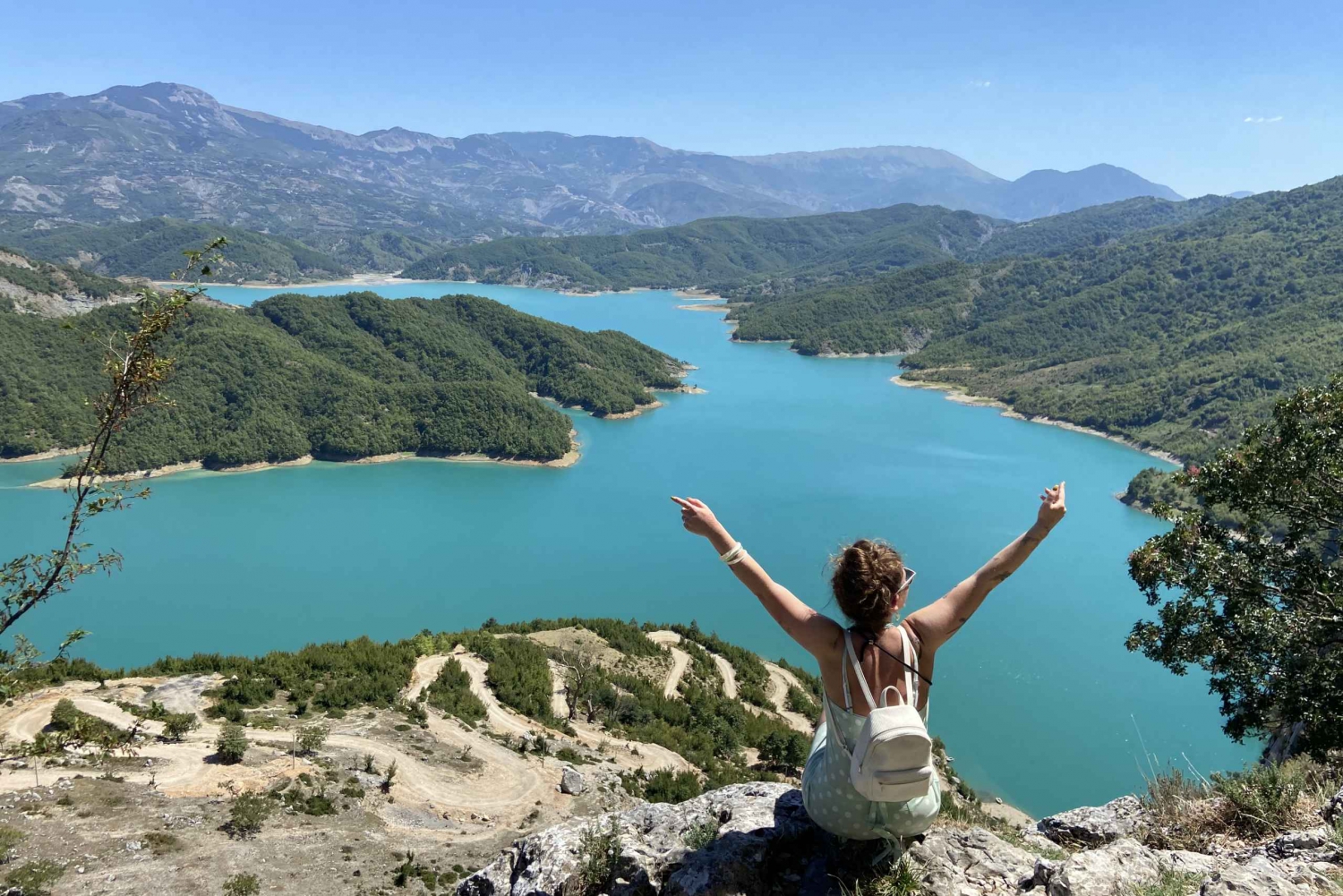 ティラナ発：ボヴィラ湖とガムティ山ハイキングツアー