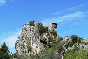 Tirana : excursion d'une journée à Berat via les châteaux de Petrela et d'Elbasan