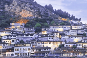 Tirana : excursion d'une journée à Berat via les châteaux de Petrela et d'Elbasan