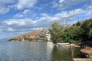 ティラナ発：エルバサン要塞、リン村、オフリド湖ツアー