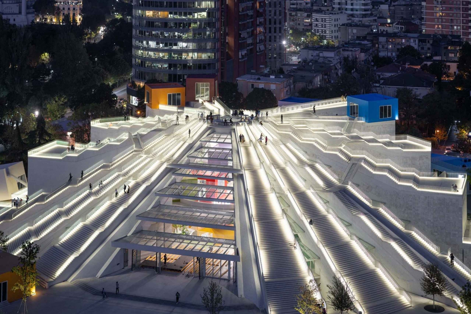 Tirana sentrum vandretur (på fransk, italiensk og engelsk)