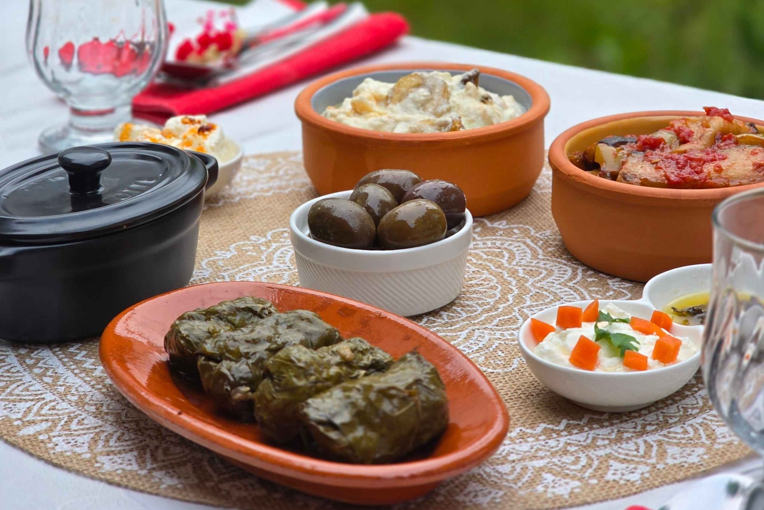 Tradisjonell matopplevelse, middag i en lokal hage (spis som lokalbefolkningen)