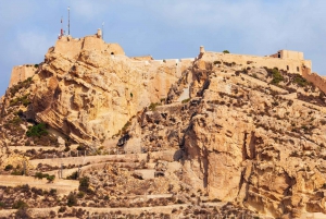 Tour a pie por Alicante: monumentos y vida local