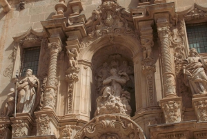 Tour a pie por Alicante: monumentos y vida local