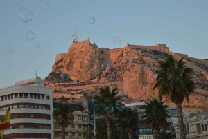 Tour a pie por Alicante: monumentos y vida local