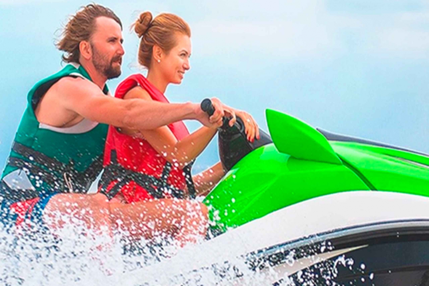 アリカンテ：シュノーケリング、パドルサーフィン、ジェットスキーに乗る。