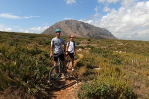 デニア：電動マウンテンバイクでモンゴ山脈を巡るツアー
