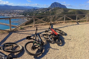 デニア：電動マウンテンバイクでモンゴ山脈を巡るツアー