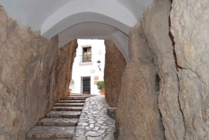 Из Бенидорма: Гуадалест, Альтеа и билет на водопады Алгар.