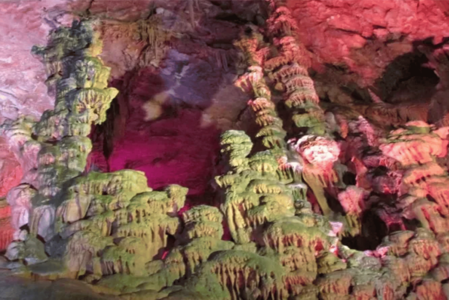 Посетите пещеры Канелобре и Этнический музей музыки в Бусоте из Аликанте.