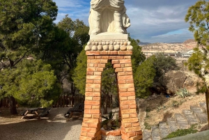 Vinresa med 3 provsmakningar och Castillo La Mola: Liten grupp