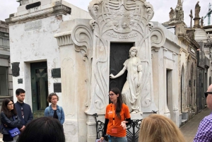 Buenos Aires: La Recoletan hautausmaa Opastettu kierros englanniksi: La Recoleta Cemetery Guided Tour in English