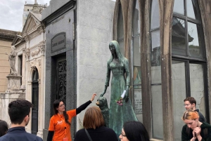 Buenos Aires: La Recoletan hautausmaa Opastettu kierros englanniksi: La Recoleta Cemetery Guided Tour in English