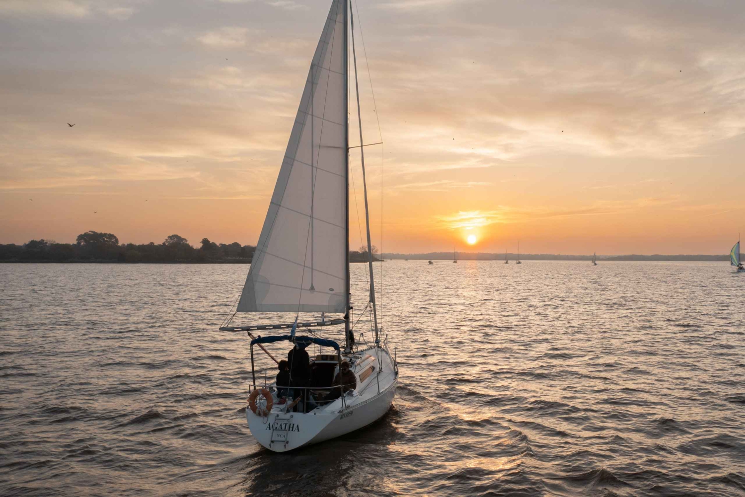 Żeglowanie w Buenos Aires o zachodzie słońca