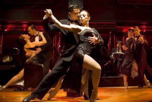 Cena e spettacolo di tango con trasferimento in bus tradizionale opzionale