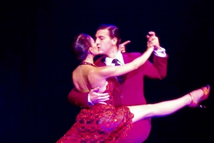 Cena e spettacolo di tango con trasferimento in bus tradizionale opzionale