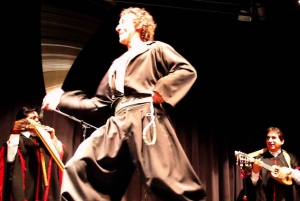 Cena e spettacolo di tango con trasferimento in bus tradizionale opzionale