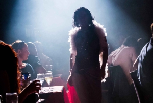 Cena e spettacolo di tango con trasferimento in bus tradizionale opzionale